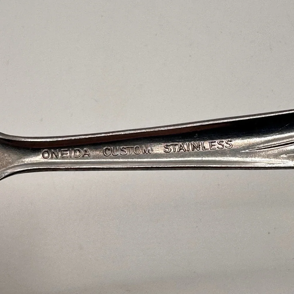 Oneida Custom Stainless Roseanne‎ Master Butter Knife Rose Floral Spreader 6.75